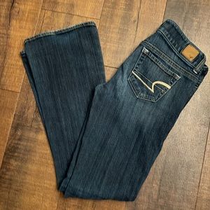 American Eagle women’s stretch artist jeans size 4. Vintage/retro look